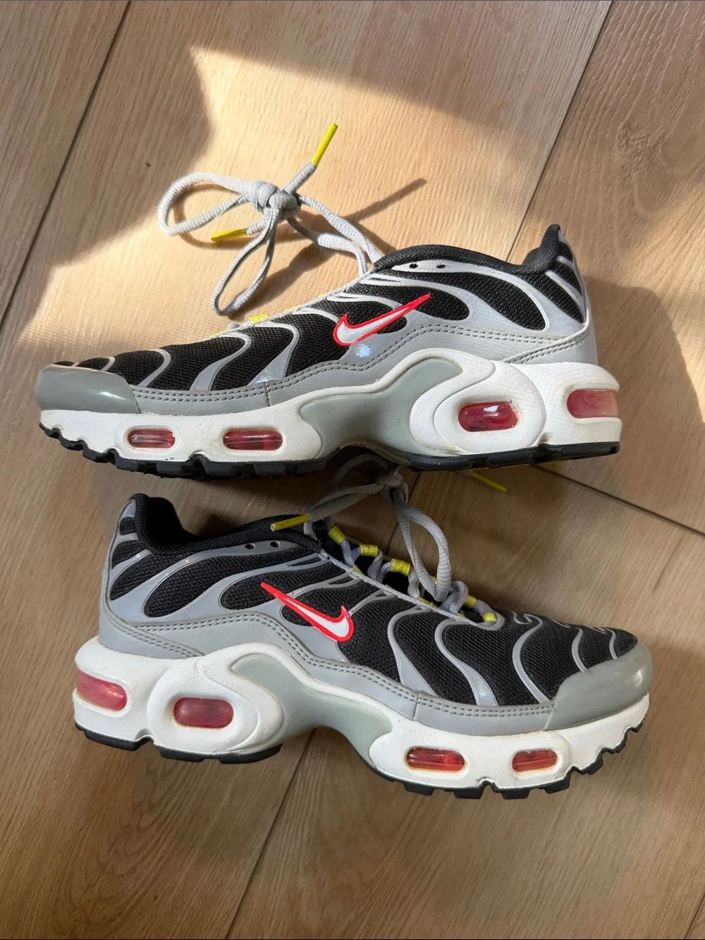 Nike Kids Black & Gray Sneakers with Red Swoosh